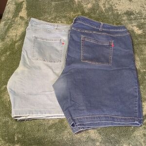 Denim 24/7 Jean Shorts in Dark Blue & Light Blue Lot Of 2